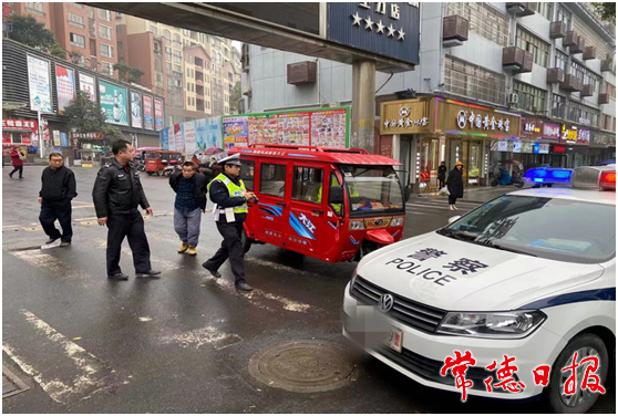 常德經(jīng)開區(qū)公安交警大隊(duì)重拳整治城市“慢慢游”.png